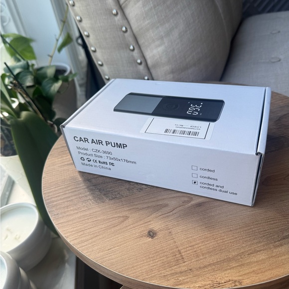 Compact Tire Inflator with Digital Display - Picture 8 of 8